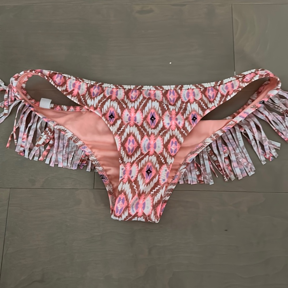 BNWOT Victoria’s Secret itsy bikini bottom with fringe detail size XS